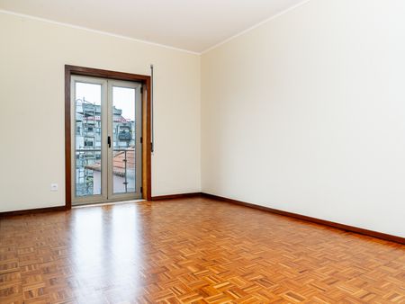 2+1 Bedroom Apartment in Canidelo (Remodeled) - Photo 5