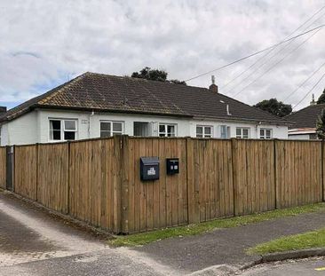 3 beds, Securely fenced. Washer, Dryer Dishwasher. - Photo 3