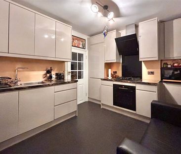 Cavendish Road, Aldershot, Hampshire, GU11 - Photo 2