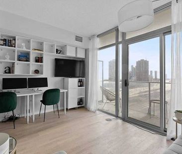 Condo Rental - Stylish 1 Bed, 1 Bath with Balcony, City & Water Views - Photo 1