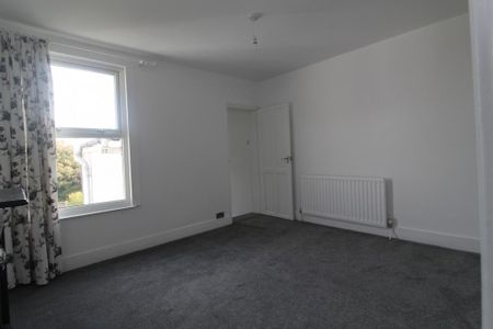 4 bedroom terraced house to rent - Photo 4