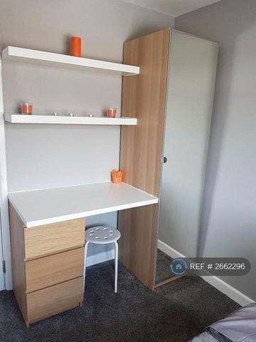 1 bedroom in a house share to rent - Photo 4