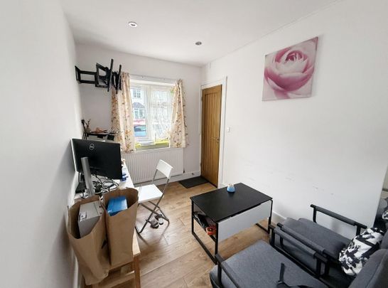1 Bed Flat, Northumberland Road, HA2 - Photo 1