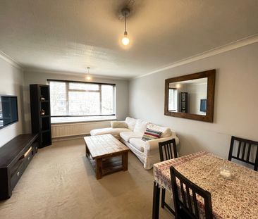 2 Bed Maisonette, Radcliffe Square, SW15 - Photo 2