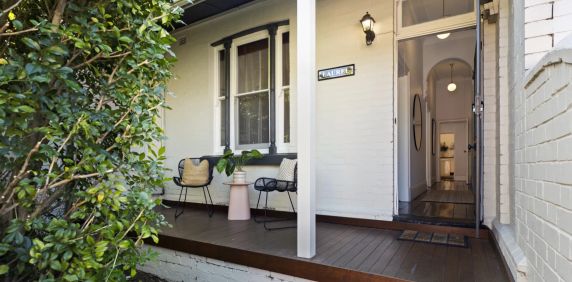 Charming home in Forest Lodge locale - Photo 2
