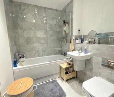 Colnebank Drive, Watford - Photo 1