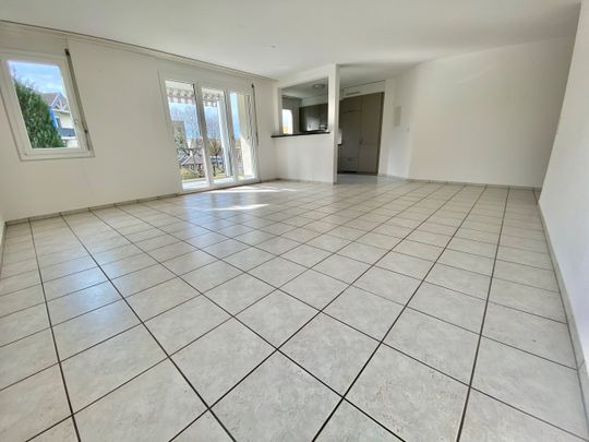 Zu vermieten nach Vereinbarung frisch renovierte 4.5 Zi-Wohnung mit Balkon - Photo 1