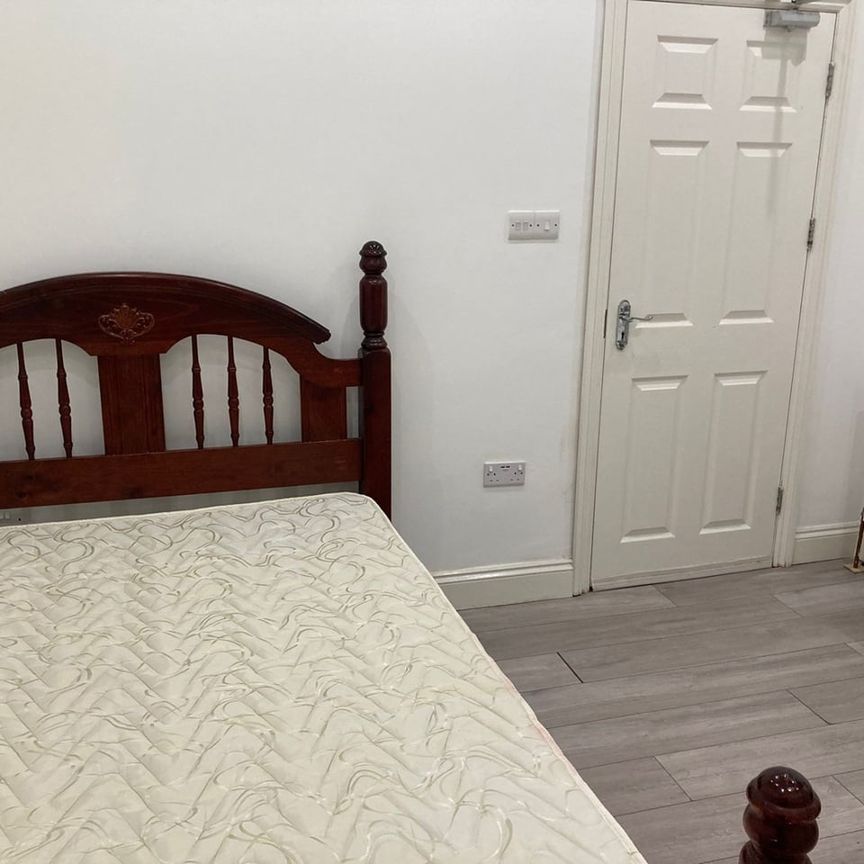 Room in a Shared House, St. Stephen's Road, E6 - Photo 1