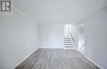 215A PARIS ROAD - Photo 2