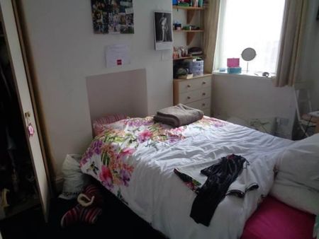 4 bedroom terraced house to rent - Photo 3