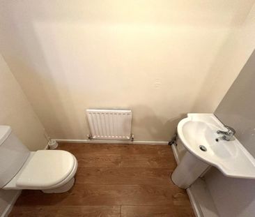 4 bedroom detached house to rent - Photo 3