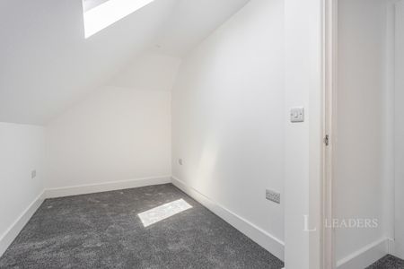 3 bedroom house to rent Queens Road, Haywards Heath, West Sussex, RH16 - Photo 4