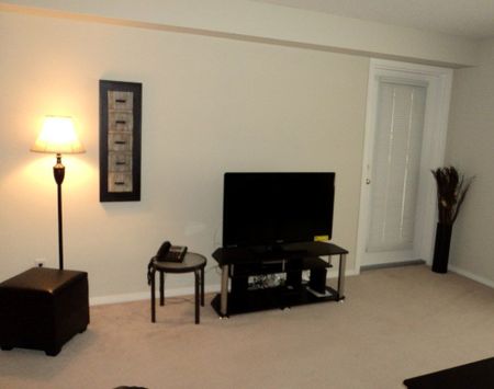 413, 60 Lawford Ave *furnished* - Photo 2