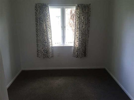 Lovely, redecorated three bedroom home in popular Hillcrest with large double garage. - Photo 1