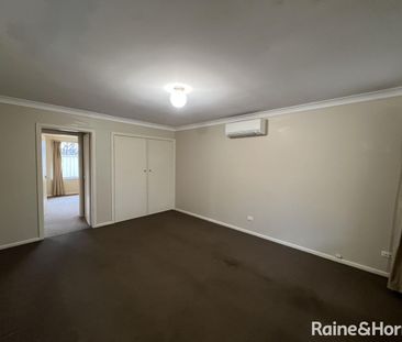 Spacious Two Bedroom Modern Unit - Photo 6