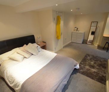4 bedroom terraced house to rent - Photo 3