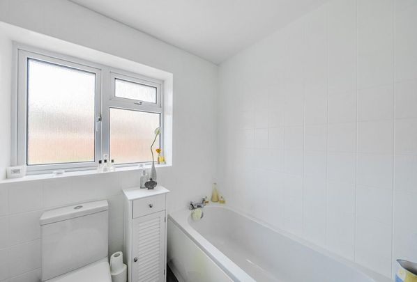 5 bedroom semi-detached house to rent - Photo 1