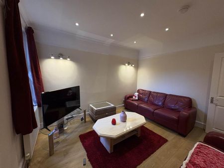 4 bedroom terraced house to rent - Photo 2