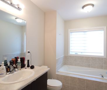 For Lease - 122 Finegan Circle, Brampton, Ontario - Photo 4