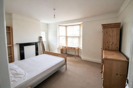 5 bedroom end of terrace house to rent - Photo 2