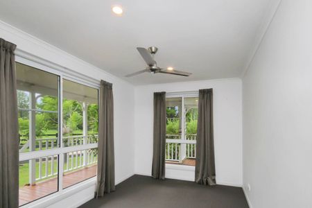4 Bedroom Home in Stunning Surrounds - Photo 3