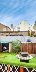 3 bedroom terraced house to rent - Photo 4