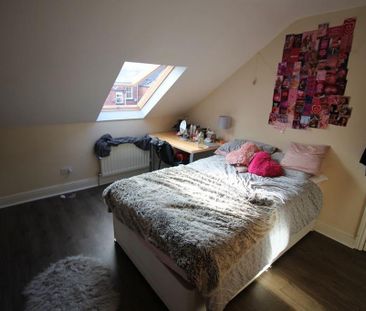 4 bedroom flat to rent - Photo 1