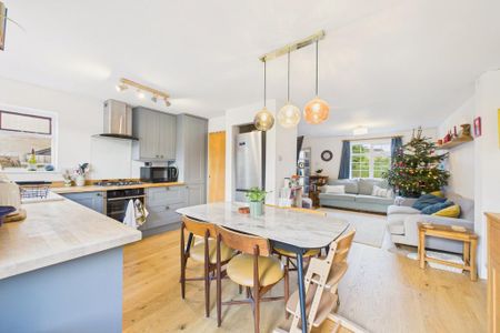 3 bedroom semi-detached house to rent - Photo 2