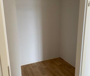 Hoch oben zu Hause: 3 Zimmer mit Balkon, Aufzug - Photo 1