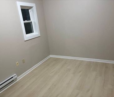 One bedroom apartment in Fairview - Photo 2