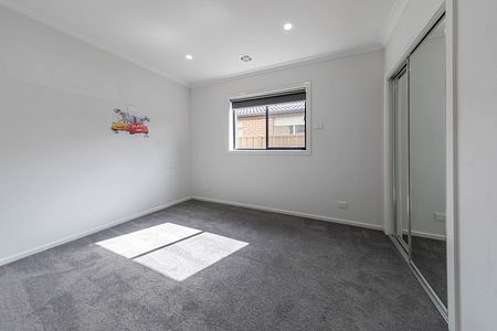 10 Ruby Rd, Cobblebank VIC 3338 - Photo 4