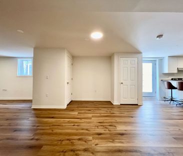 For Lease - 1450 Greenbriar Drive, Oakville, Ontario - Photo 3