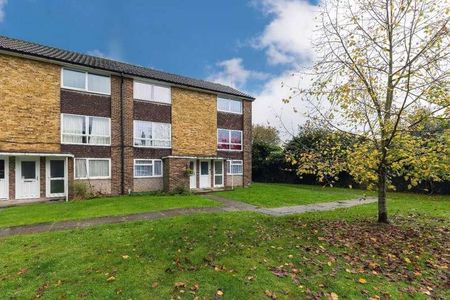 Cotswold Court, Horsham, RH13 - Photo 2