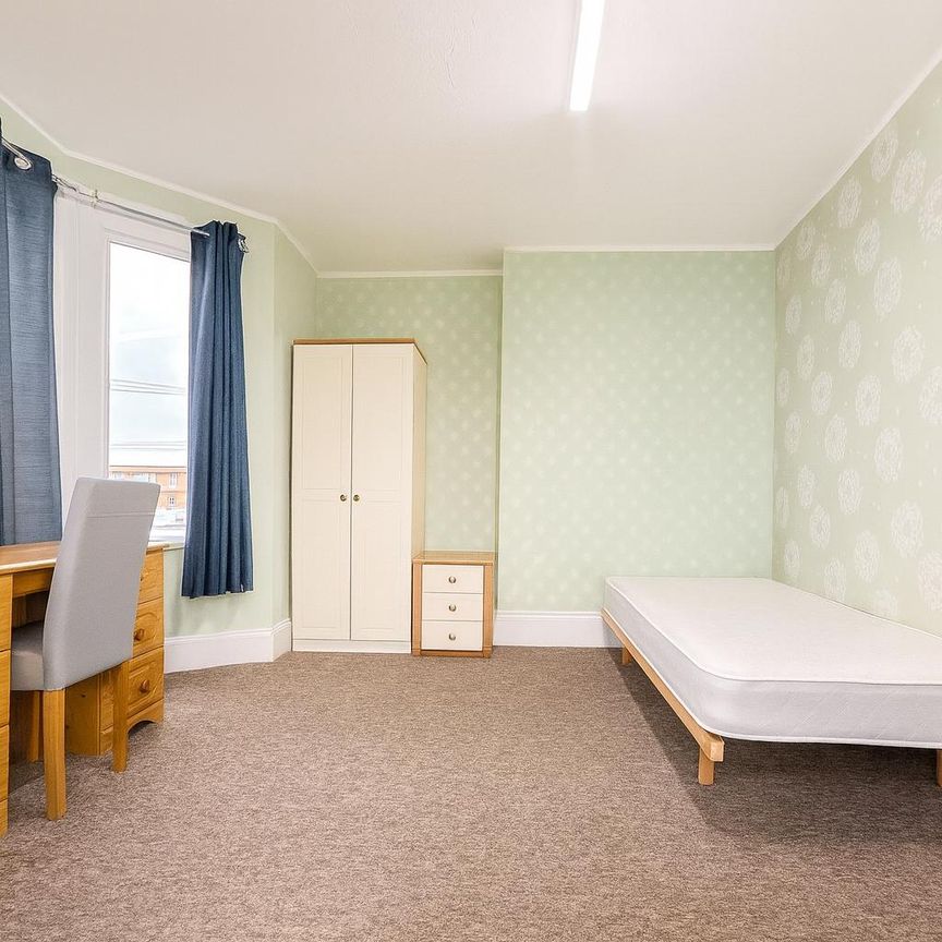 En-Suite Room To Let - HP11 - Photo 1