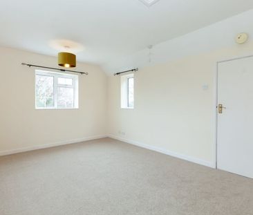 Newington, Wallingford - Photo 4