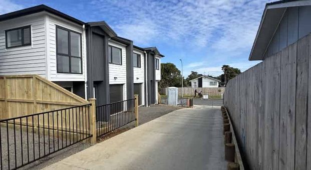 Lovely New 3 bedroom Home - Photo 1