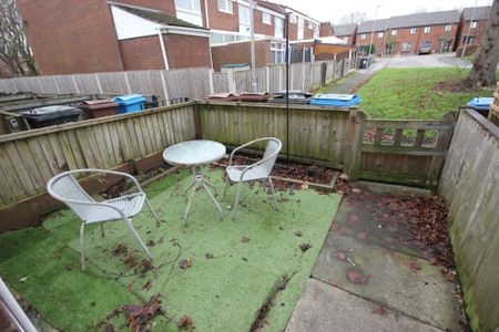 1 bed apartment to rent in Levington Drive, Oldham, OL8 - Photo 2