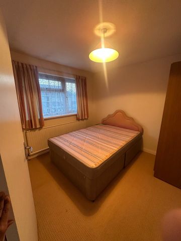 3 Bed Terraced House, Trevino Drive, LE4 - Photo 4
