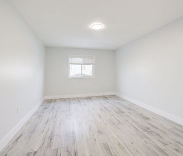 For Lease - 68 Foxglove Crescent, Waterloo, Ontario - Photo 2