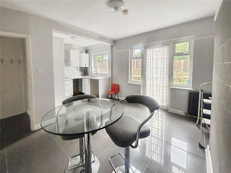 3 bedroom end of terrace house to rent - Photo 4