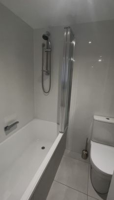 Shared 2 bedroom apartment in Southport - Photo 1