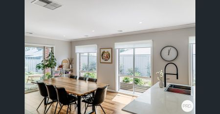 QUALITY FAMILY HOME! - Photo 3