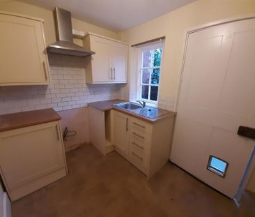2 bedroom terraced house to rent - Photo 4