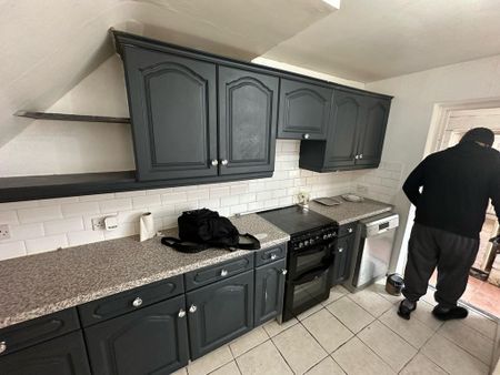 3 bedroom terraced house to rent - Photo 2