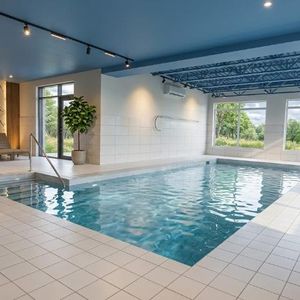 Spacieux 3 ½ style Condo avec Piscine & Gym – Châteauguay – Libre Juillet - Photo 2