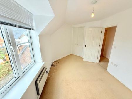 2 bedroom Flat To Let - Photo 4