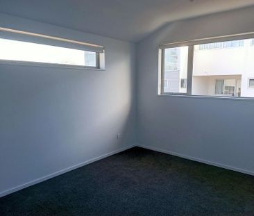 Near new townhouse close to CBD, 2 carparks - Photo 2