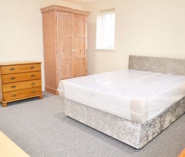 6 Bed Semi-Detached House, Chervil Close, M14 - Photo 4