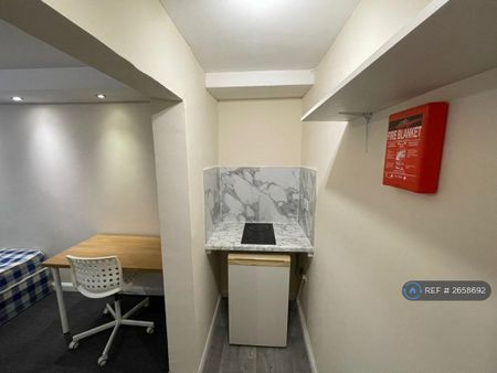 Studio to rent - Photo 2