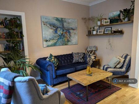 2 bedroom flat to rent - Photo 2